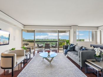 49 Briar Hollow Lane