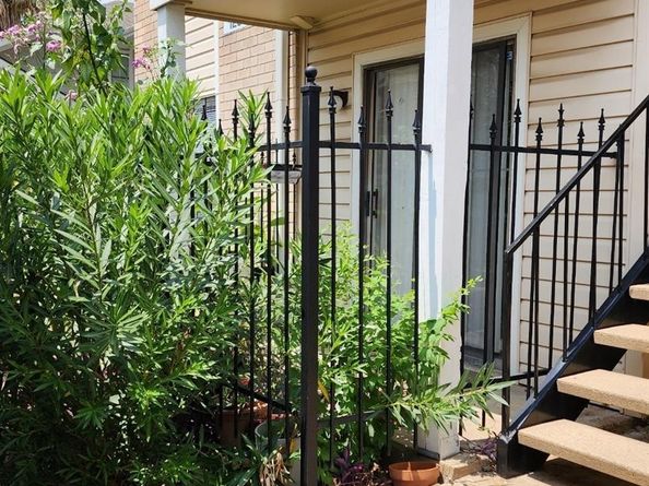 2750 Holly Hall Street 101, Houston TX 77054