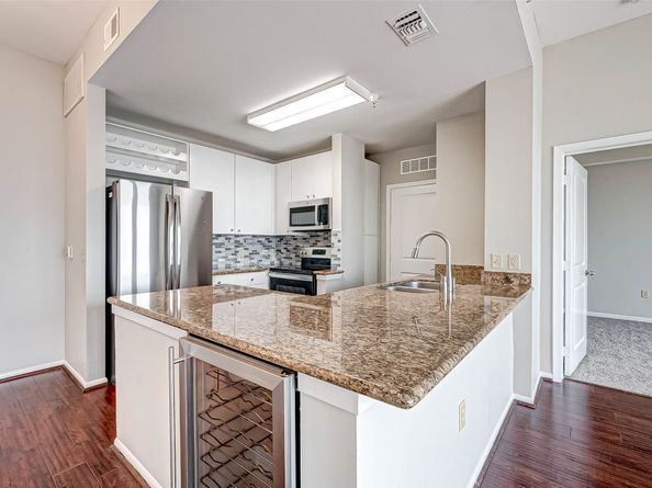 3505 Sage Road 2106, Houston TX 77056