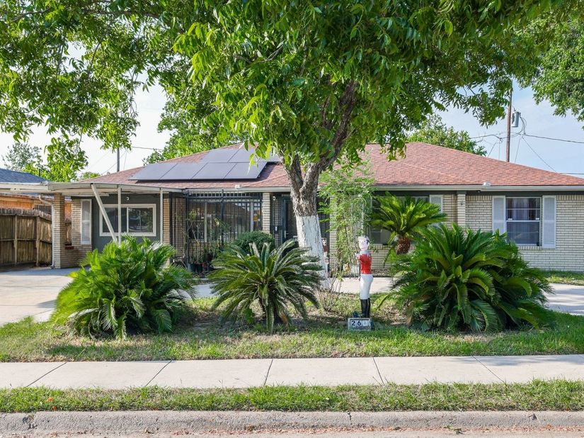 266 W Riverwood Drive, Houston TX 77076