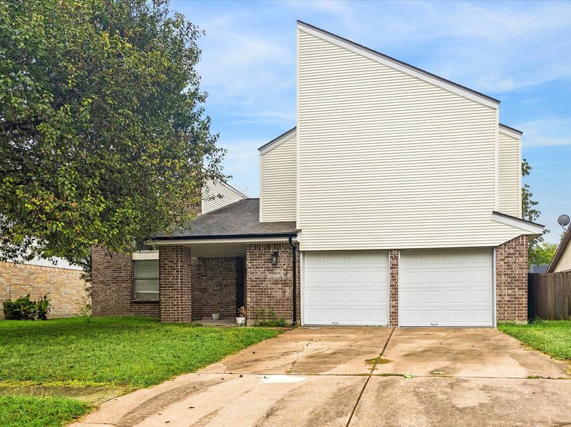 6619 Log Hollow Drive, Houston TX 77088