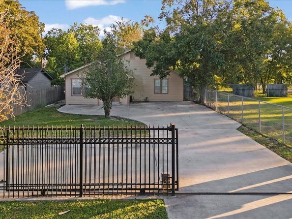 9506 E Avenue I, Houston TX 77012