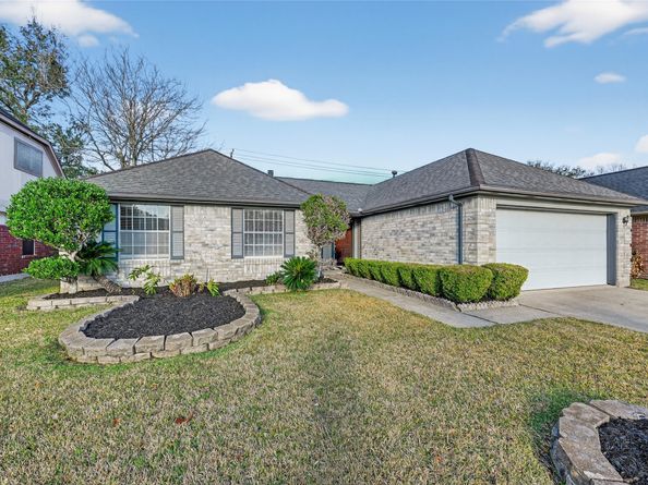 15819 Contender Lane, Friendswood TX 77546