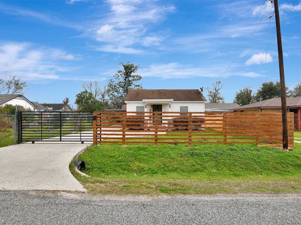 7714 Helmers Street, Houston TX 77022