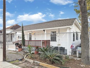 305 N Live Oak Street