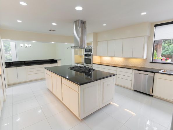 8800 Woodway Drive 10, Houston TX 77063