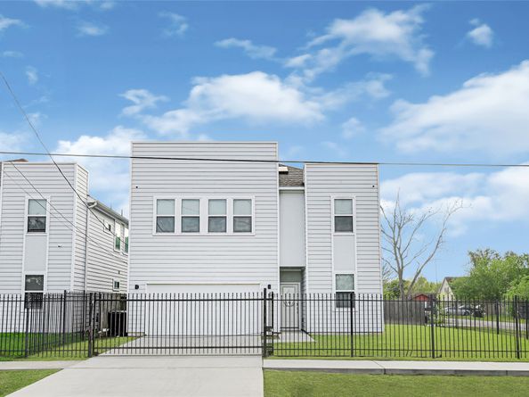 9431 Jutland Road, Houston TX 77033