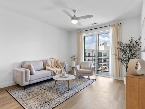 1701 Simond Ave 636, Austin TX 78723