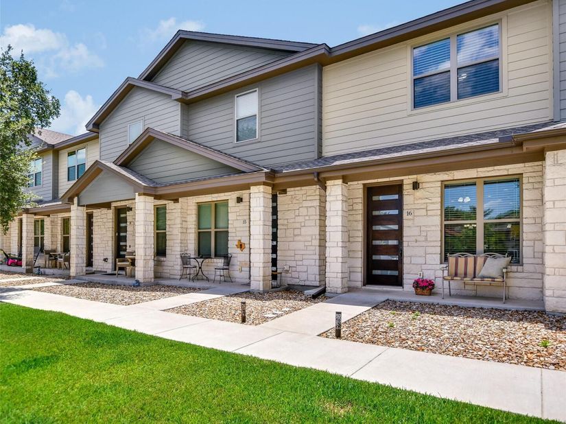 18803 Hogan CIR 16, Point Venture TX 78645