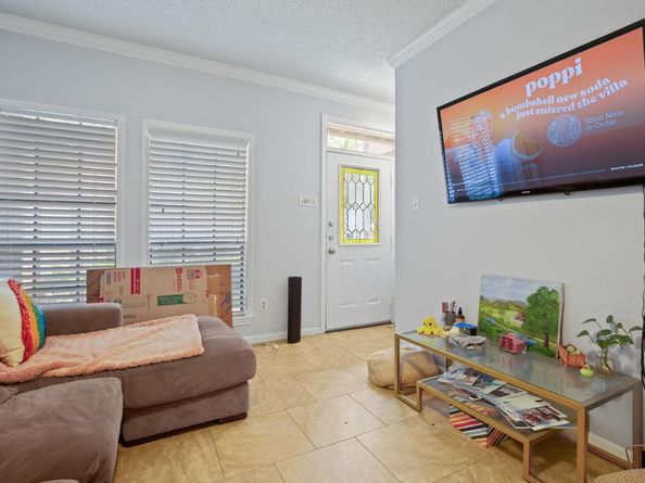 715 22 1/2 St 101, Austin TX 78705