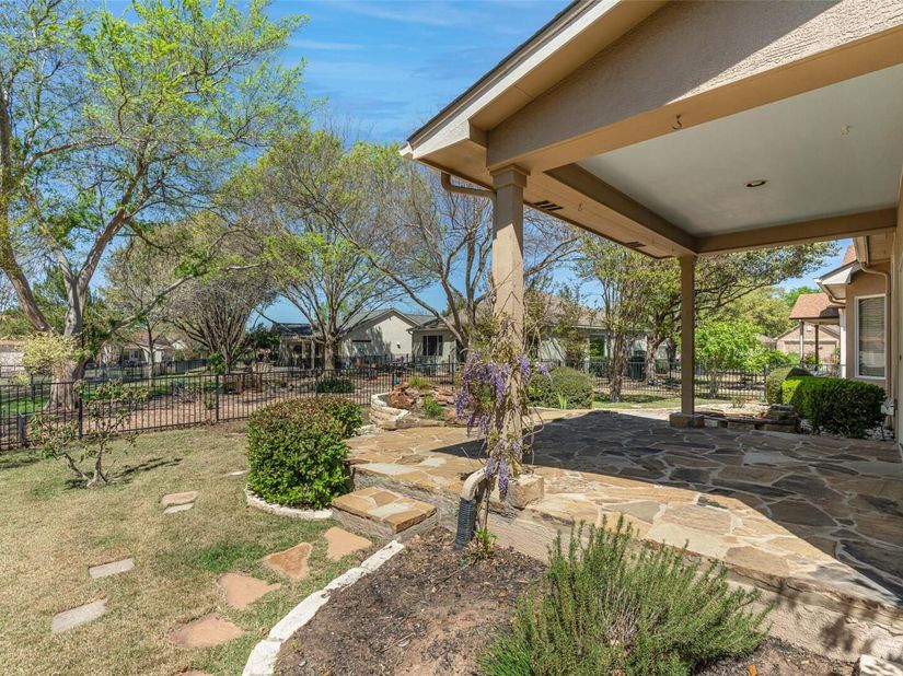 516 Texas DR, Georgetown TX 78633