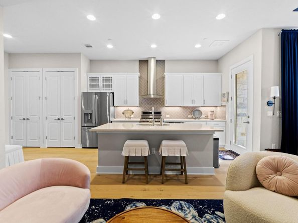 4323 Spicewood Springs RD 6, Austin TX 78759