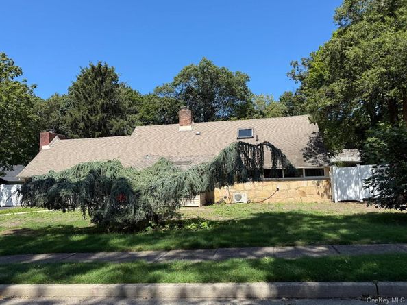 81 Carriage Lane, Roslyn Heights NY 11577