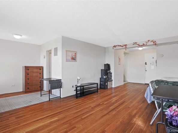 84-20 153rd Avenue 5H, Howard Beach NY 11414