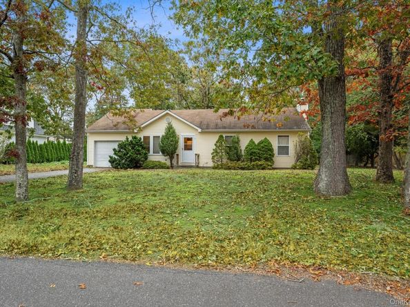 9 Shinnecock Avenue, East Quogue NY 11942