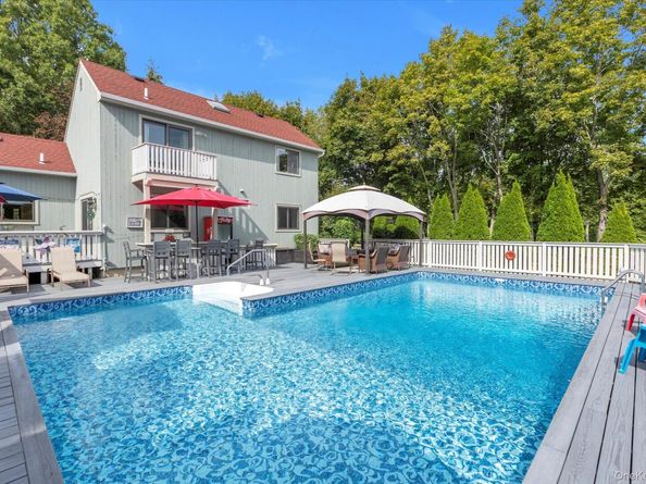 7 Eileen Circle, Jamesport NY 11947