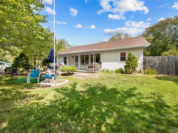16 Edwards Avenue, Calverton NY 11933