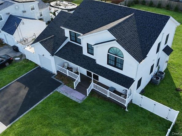 551 Grand Avenue, Lindenhurst NY 11757