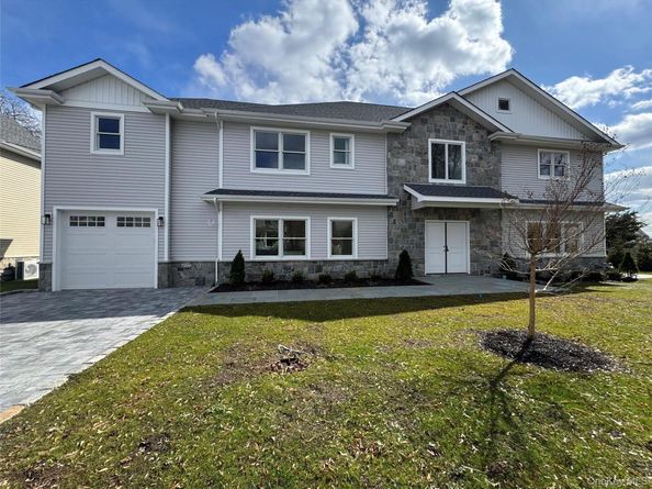 11 First Street, Glenwood Landing NY 11547