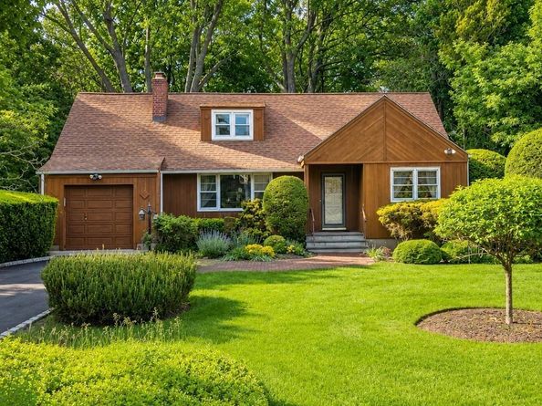 9 Sheep Pasture Lane, Huntington NY 11743