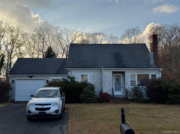 54 N Ocean Avenue, Center Moriches NY 11934