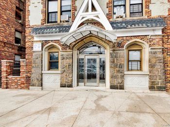 2925 Matthews Avenue