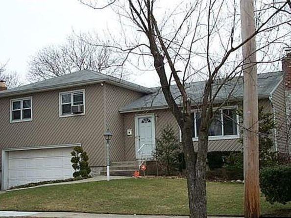 12 Cranberry Lane, Plainview NY 11803