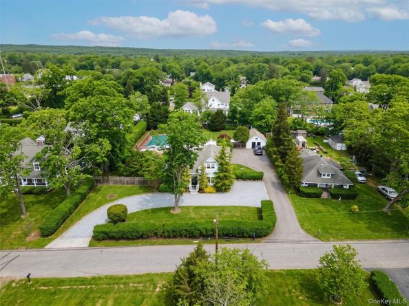 15 Walnut Avenue, East Quogue NY 11942