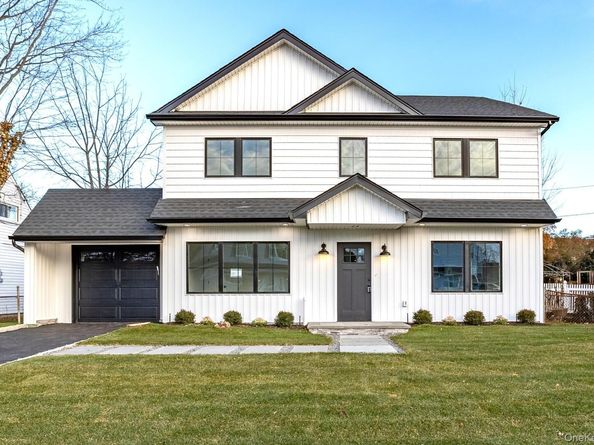 24 Rim Lane, Hicksville NY 11801