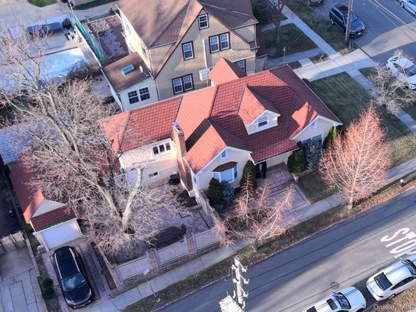 4020 249th Street, Little Neck NY 11363