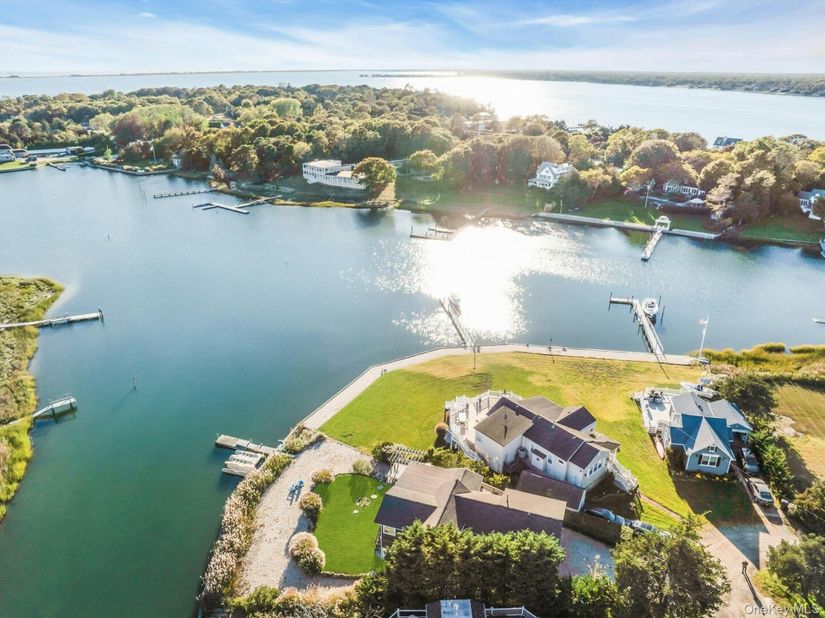 7 Springville Circle, Hampton Bays NY 11946