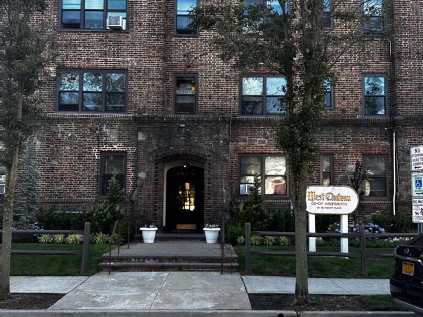 141 Wyckoff Place 1F, Woodmere NY 11598