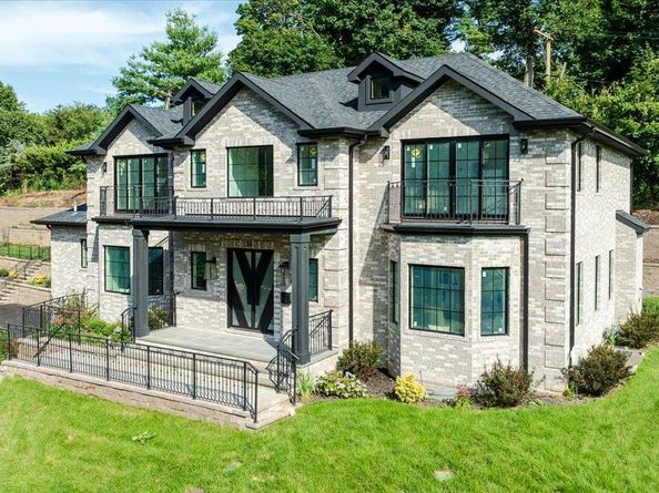 34 Woodland Place, Great Neck NY 11021