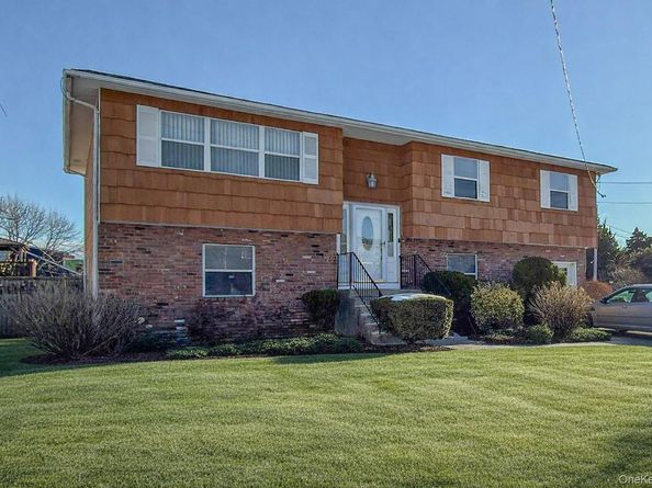 40 E Lincoln Avenue, Massapequa NY 11758