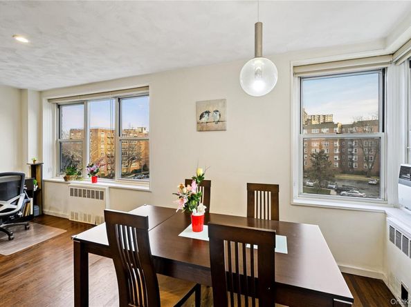 18-40 211th Street Street 4E, Bayside NY 11360