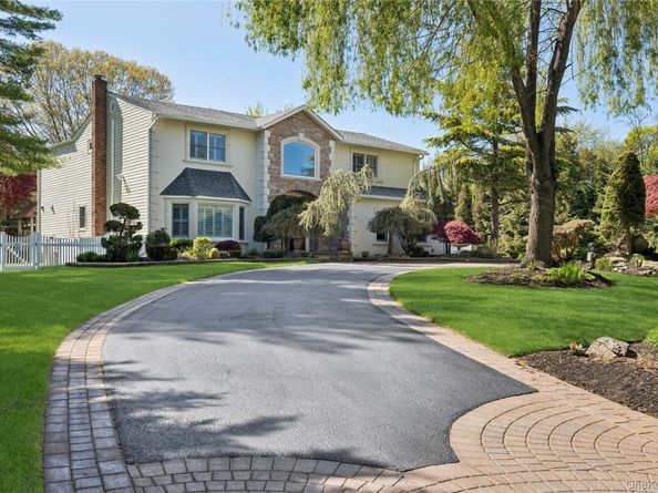 70 Laurel Court, Laurel Hollow NY 11791