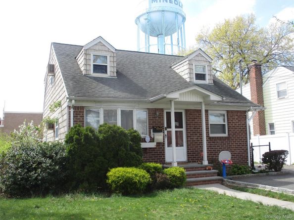 167 Roosevelt Avenue, Mineola NY 11501