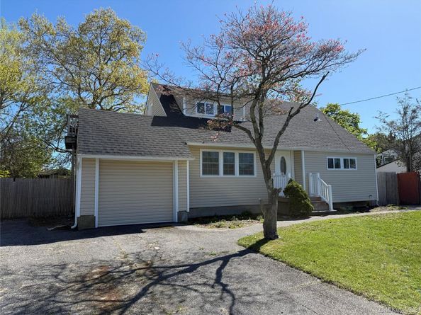 60 Meadowbrook Drive, Brentwood NY 11717