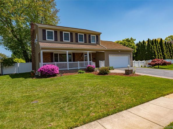 20 Evon Drive, Syosset NY 11791