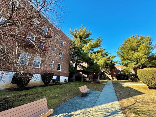 138-29 Jewel Ave 2D, Kew Garden Hills NY 11367