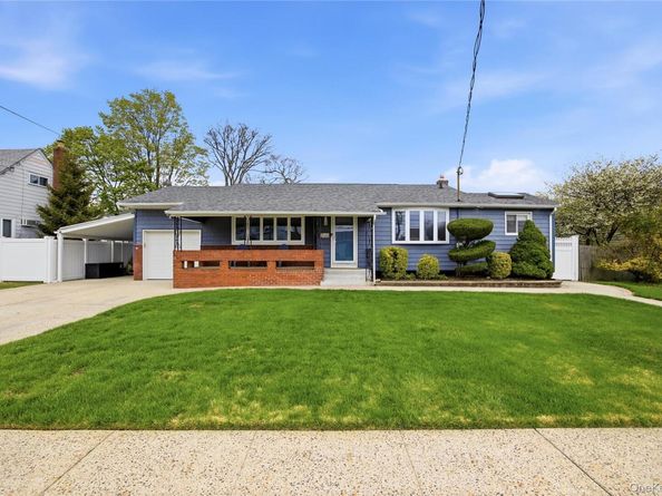 644 N Clinton Avenue, Lindenhurst NY 11757