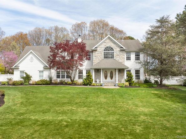 9 Framingham Lane, Shoreham NY 11786