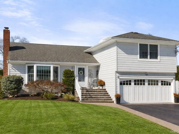 40 Wagstaff Lane, West Islip NY 11795