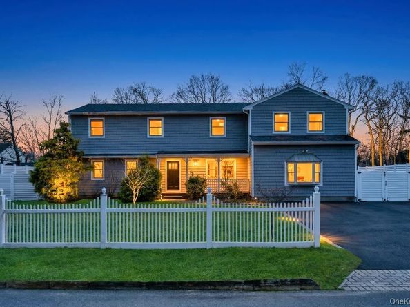 10 Winnetica Lane, East Islip NY 11730