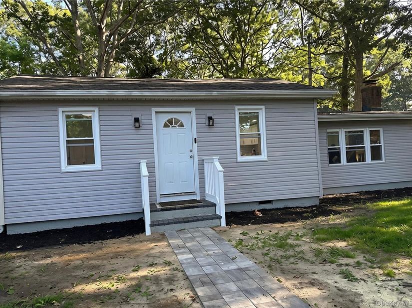 10 Barclay Road, Mastic Beach NY 11951