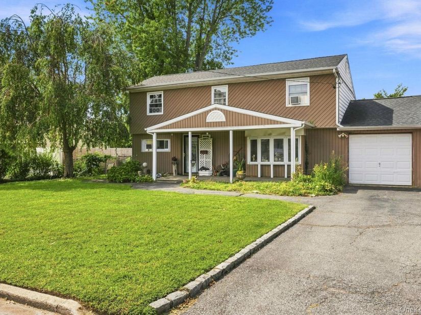 240 W 10th Street, Deer Park NY 11729