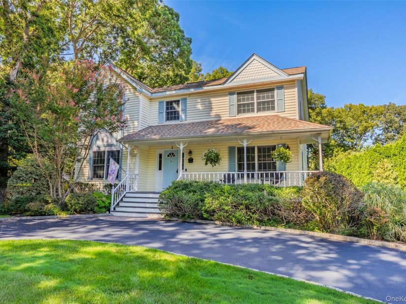 7 Holly Lane, Port Jefferson NY 11777