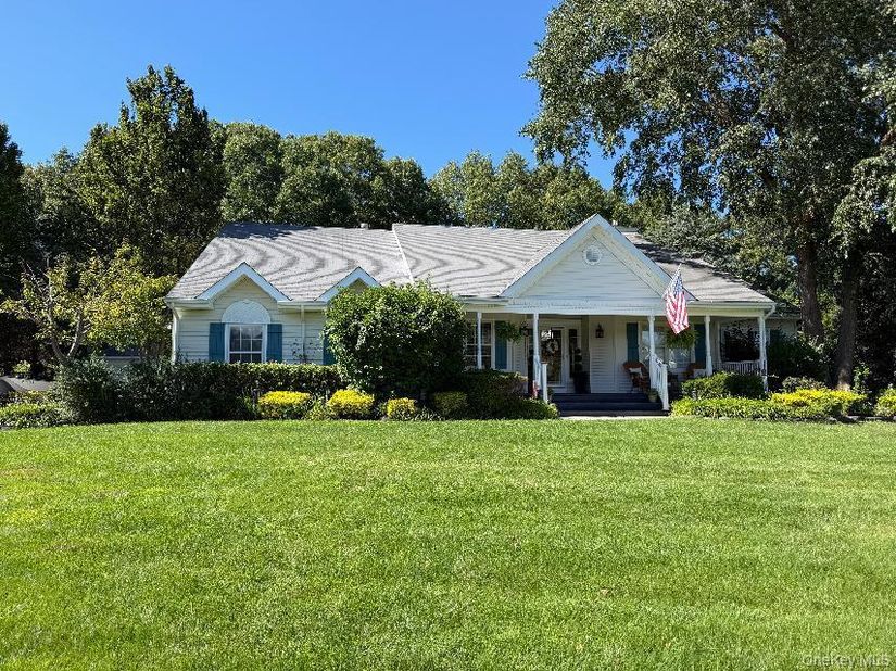 34 Varsity Boulevard, East Setauket NY 11733