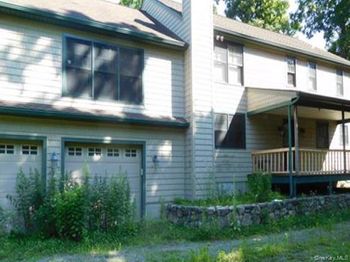 6 Brookside Lane
