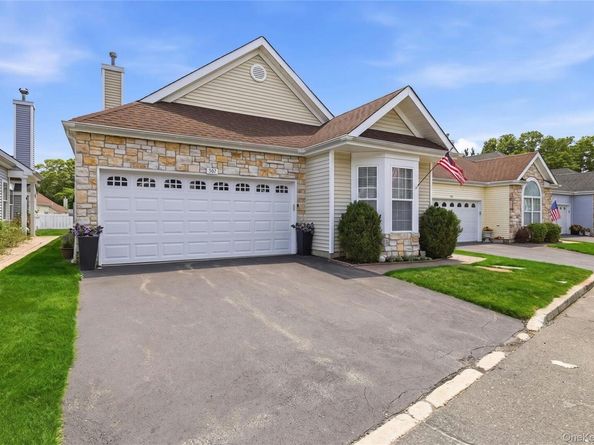 581 Leisure Drive, Ridge NY 11961